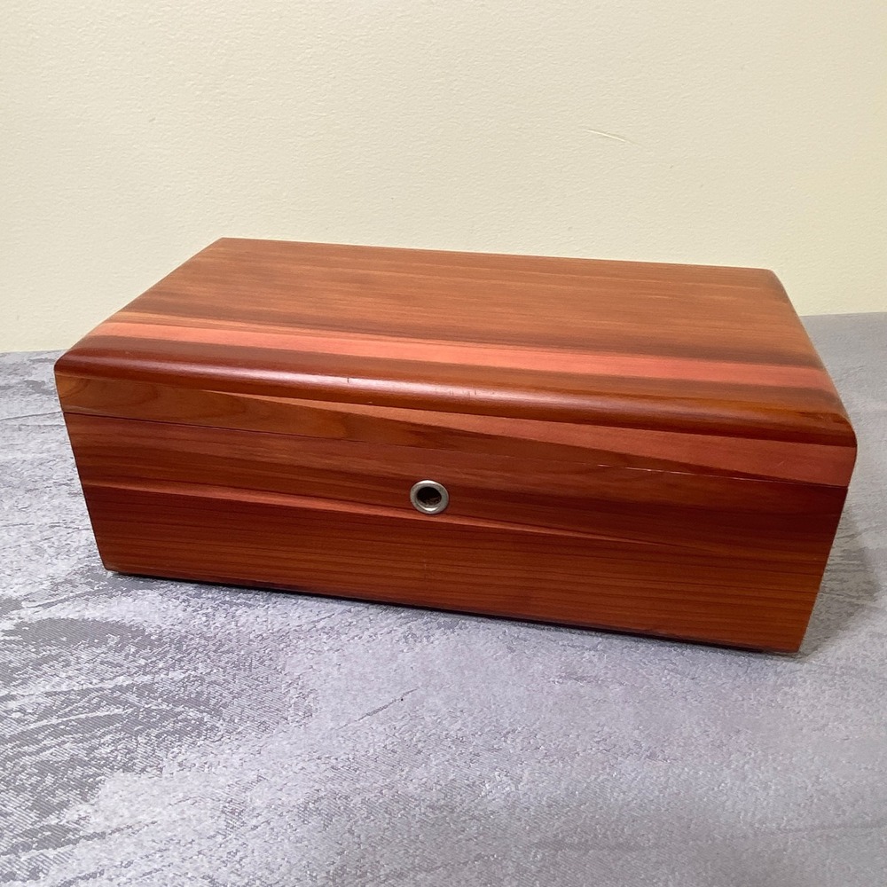 Vintage Lane Cedar Chest Keepsake Box Del Ray Furniture Alexandria VA Wood